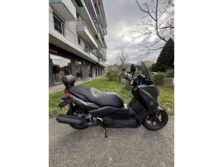 YAMAHA XMAX 125