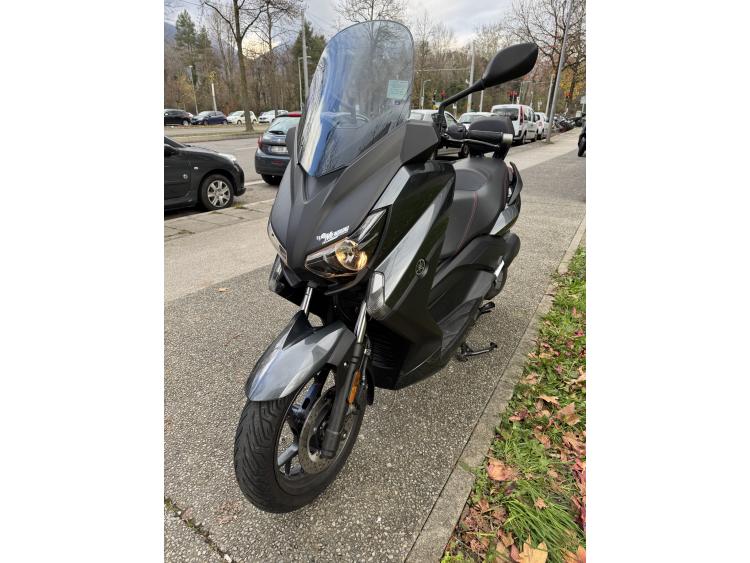 YAMAHA XMAX 125