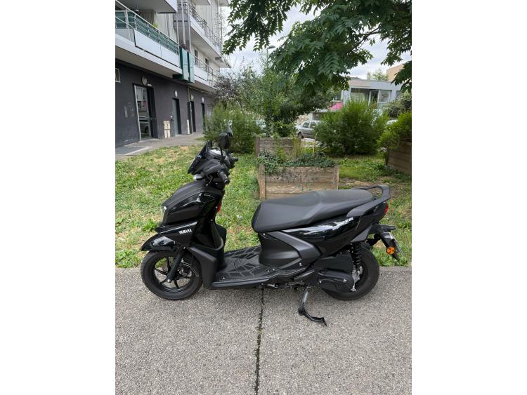 YAMAHA RayZR 125
